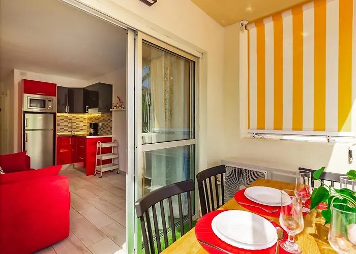 Fantasticstylish & Aircon, Near Lasamericas Appartement *