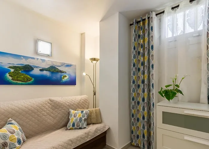Fantasticstylish & Aircon, Near Lasamericas דירה *
