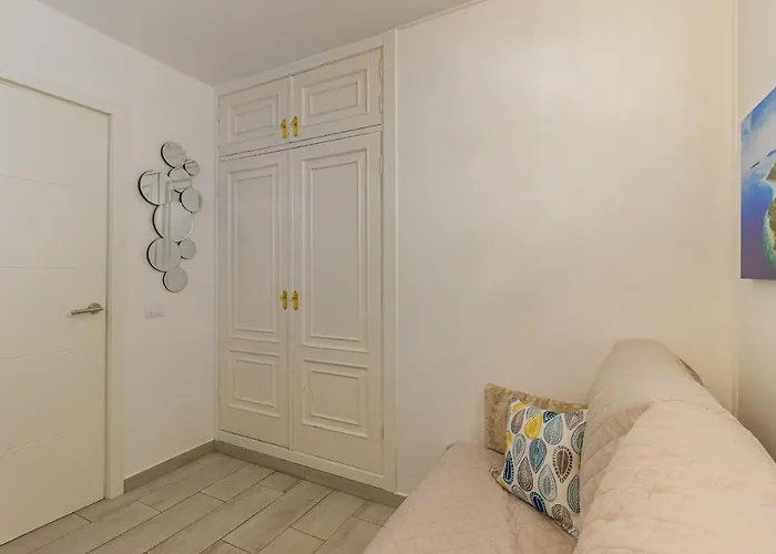 Fantasticstylish & Aircon, Near Lasamericas Apartment Playa de las Americas (Tenerife)