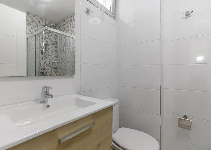 Fantasticstylish & Aircon, Near Lasamericas Apartment *